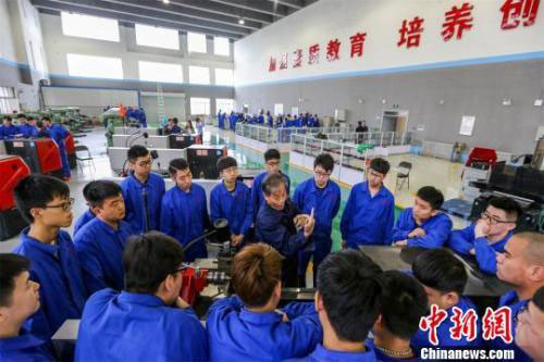 鼓励企业依法参与举办职业教育、高等教育